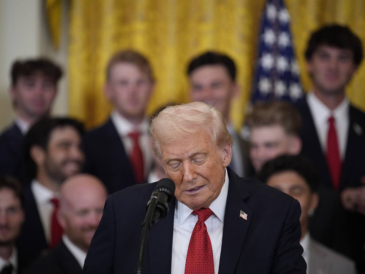 Австралийский посол извинился перед Трампом за «деревенского идиота»