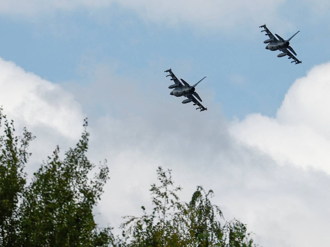 F-16 выпустил по российскому БПЛА ракету за сотни тысяч долларов и попал на видео