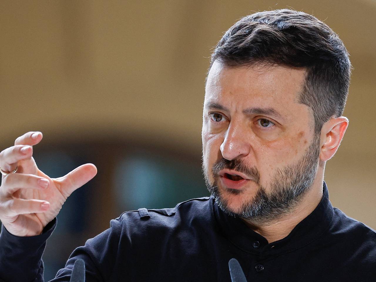 Зеленский заявил о подготовке мер серьезного давления на Россию