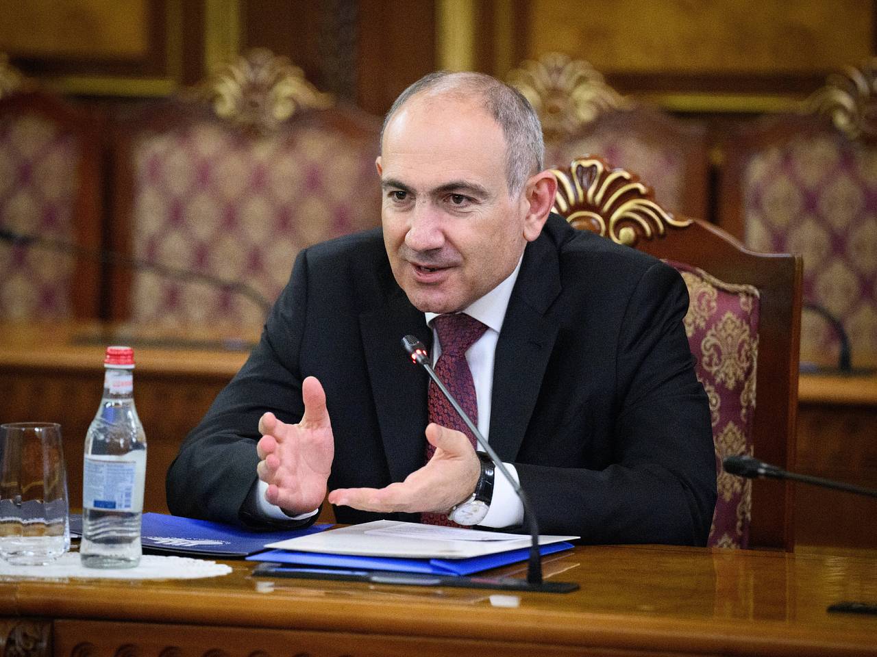 Пашинян сравнил церкви с захламленным чуланом