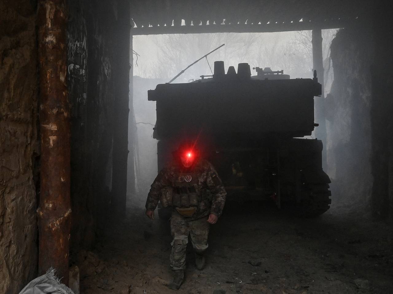 На Украине не желавшего отпускать сына в армию военкома отправили на фронт