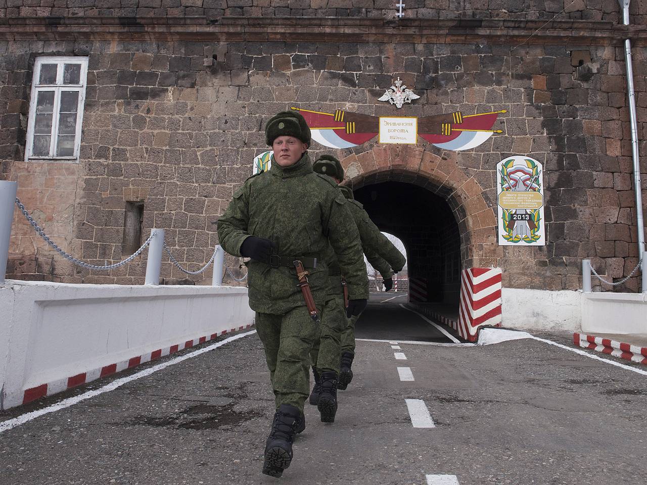 Ереван и Баку захотели вывести российские войска из Армении