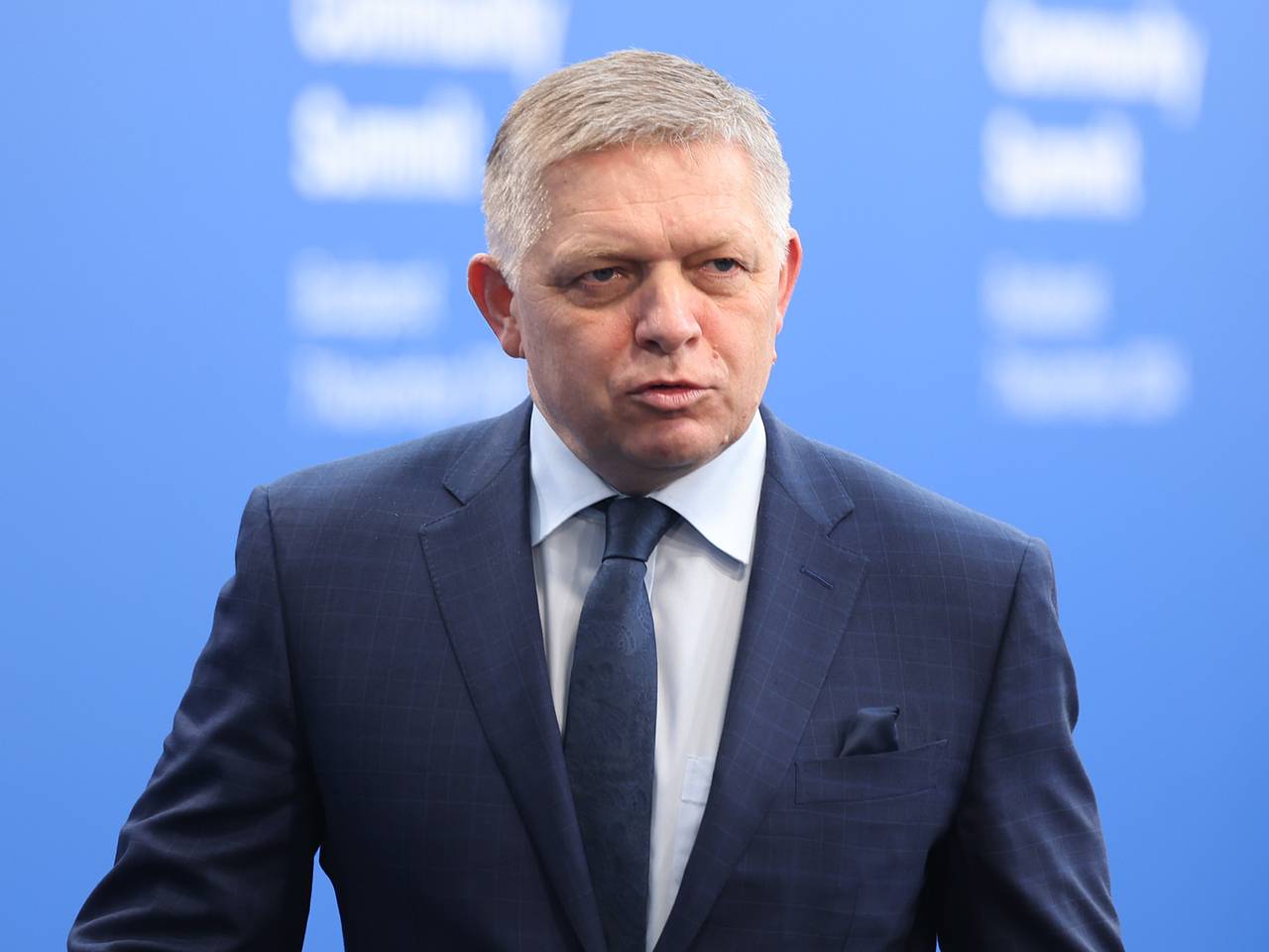 Премьер Словакии обвинил ЕС в экономическом самоубийстве