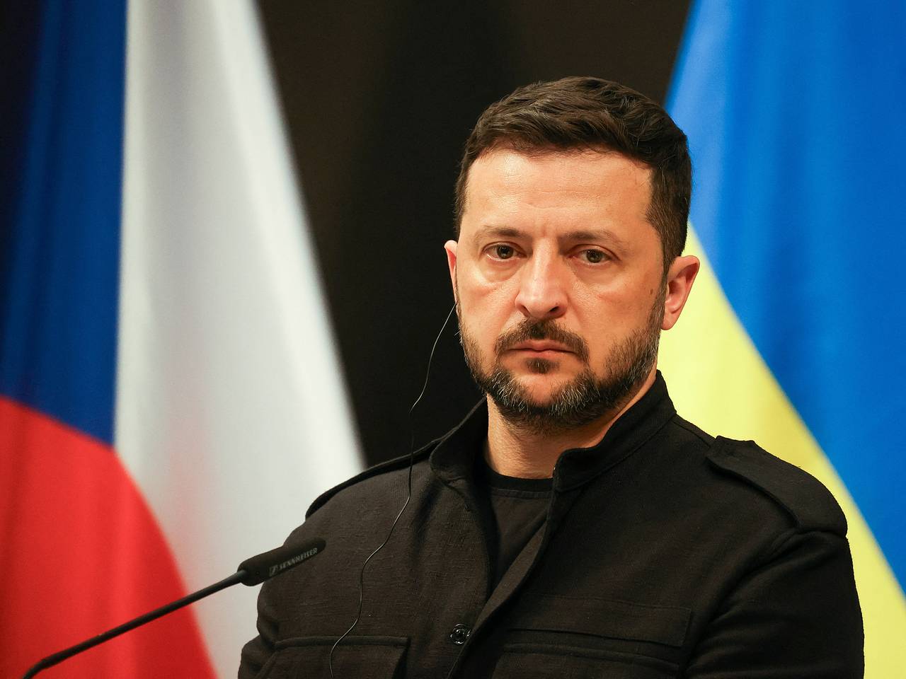 На Украине назвали преследуемую Зеленским цель ратификации соглашения по минералам