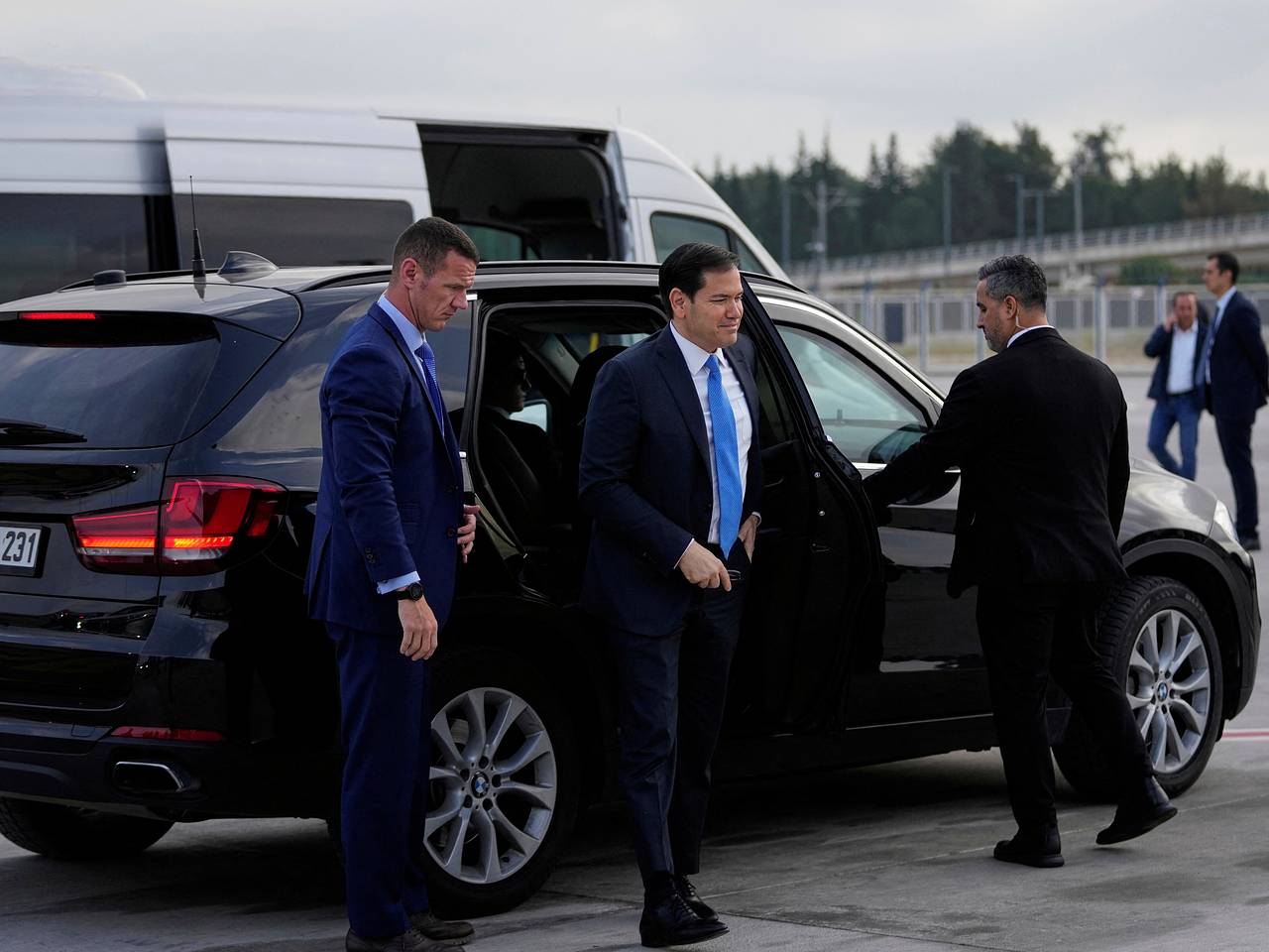 МИД Украины сообщил о начале трехсторонних переговоров с США и Турцией
