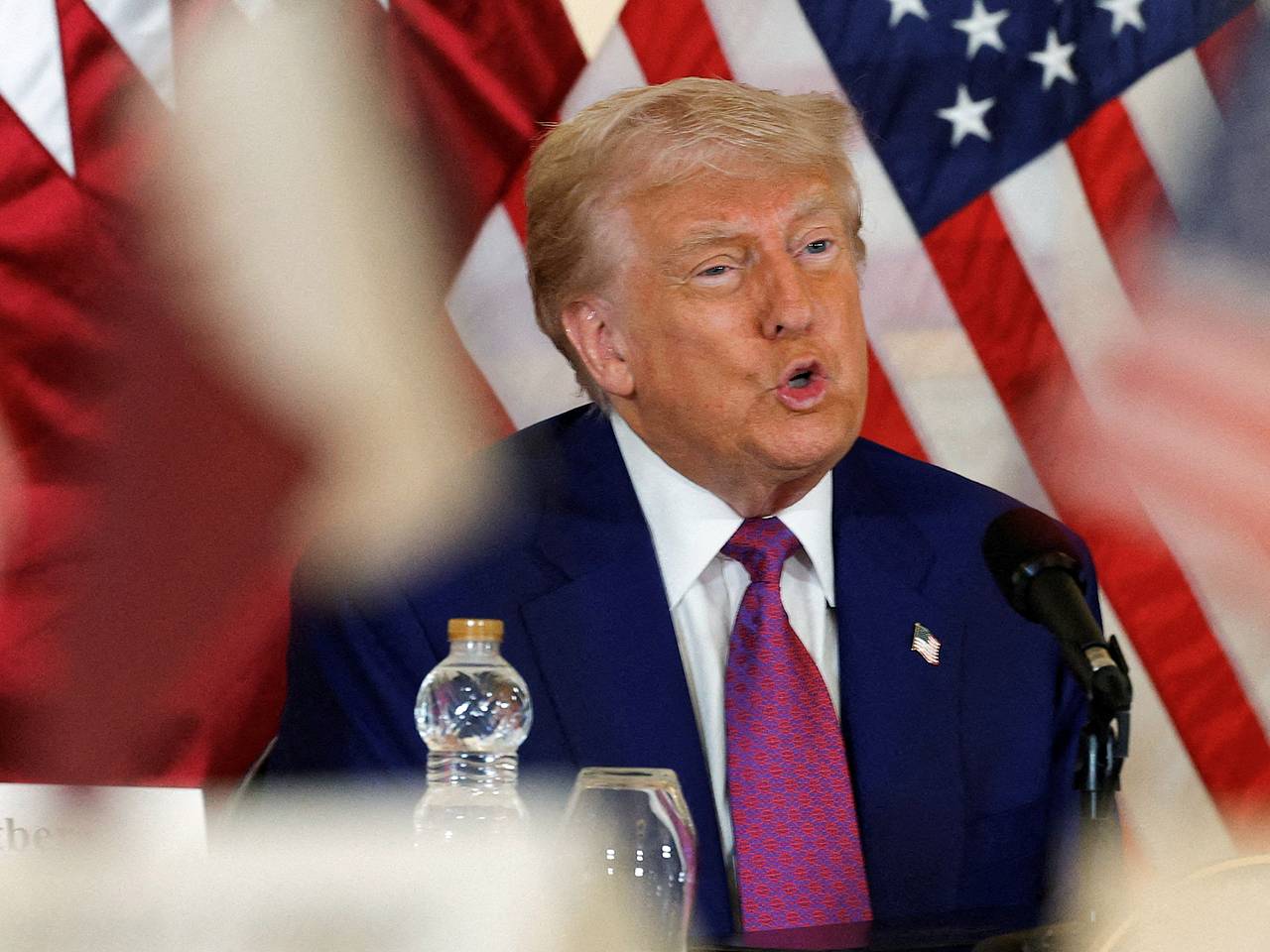 Трампа призвали заставить Зеленского уйти в отставку