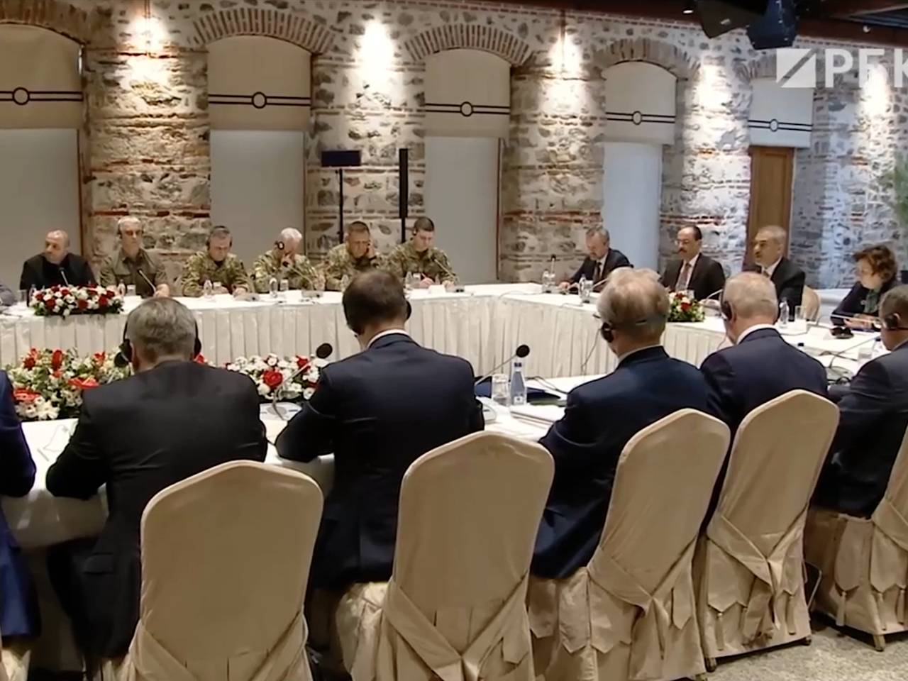Появилось видео начала переговоров России с Украиной