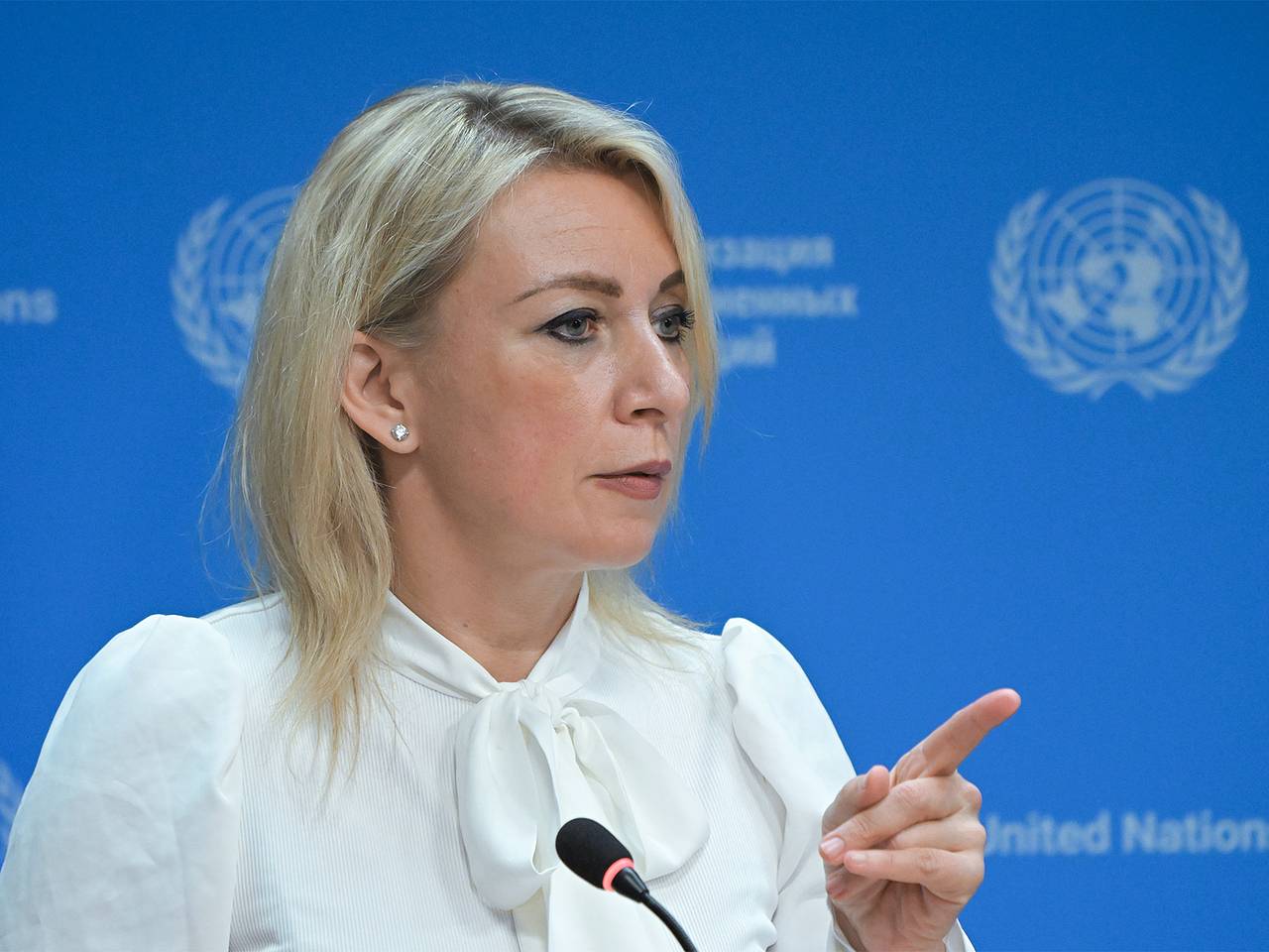 В МИД второй раз за день назвали Зеленского клоуном