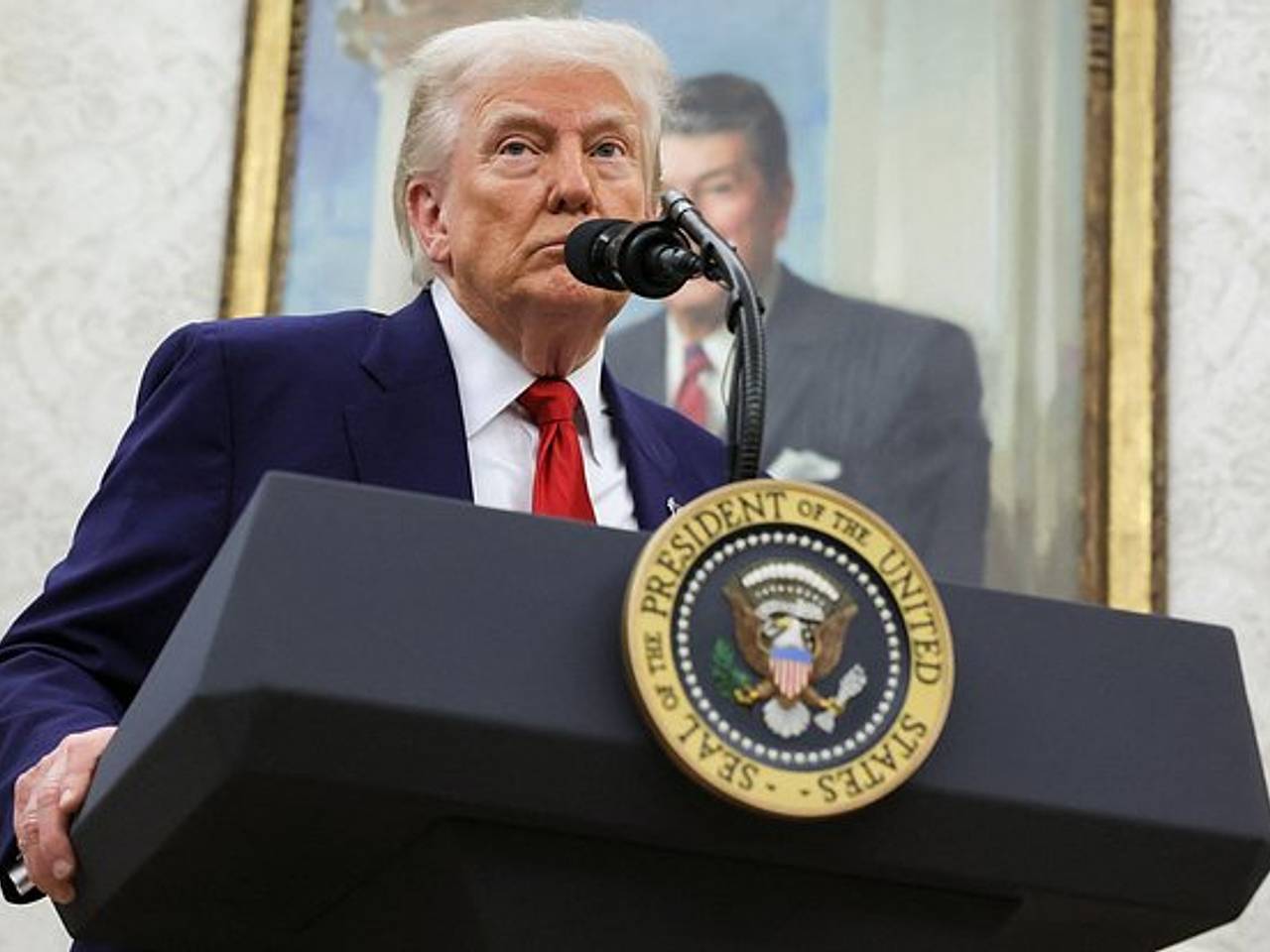Трамп заявил об упрямстве Зеленского