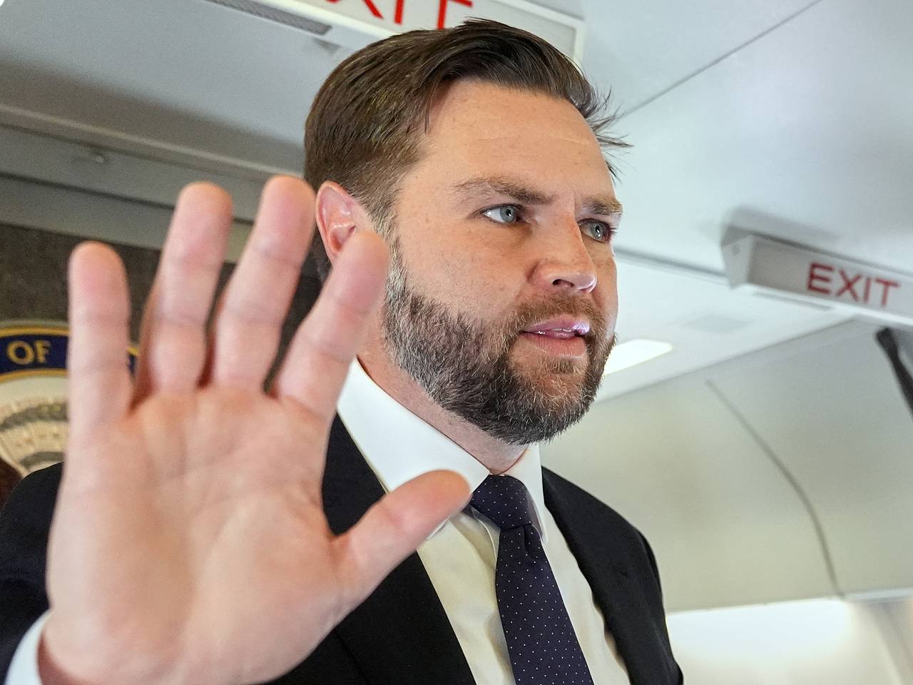 Вэнс заявил о препятствиях в урегулировании на Украине