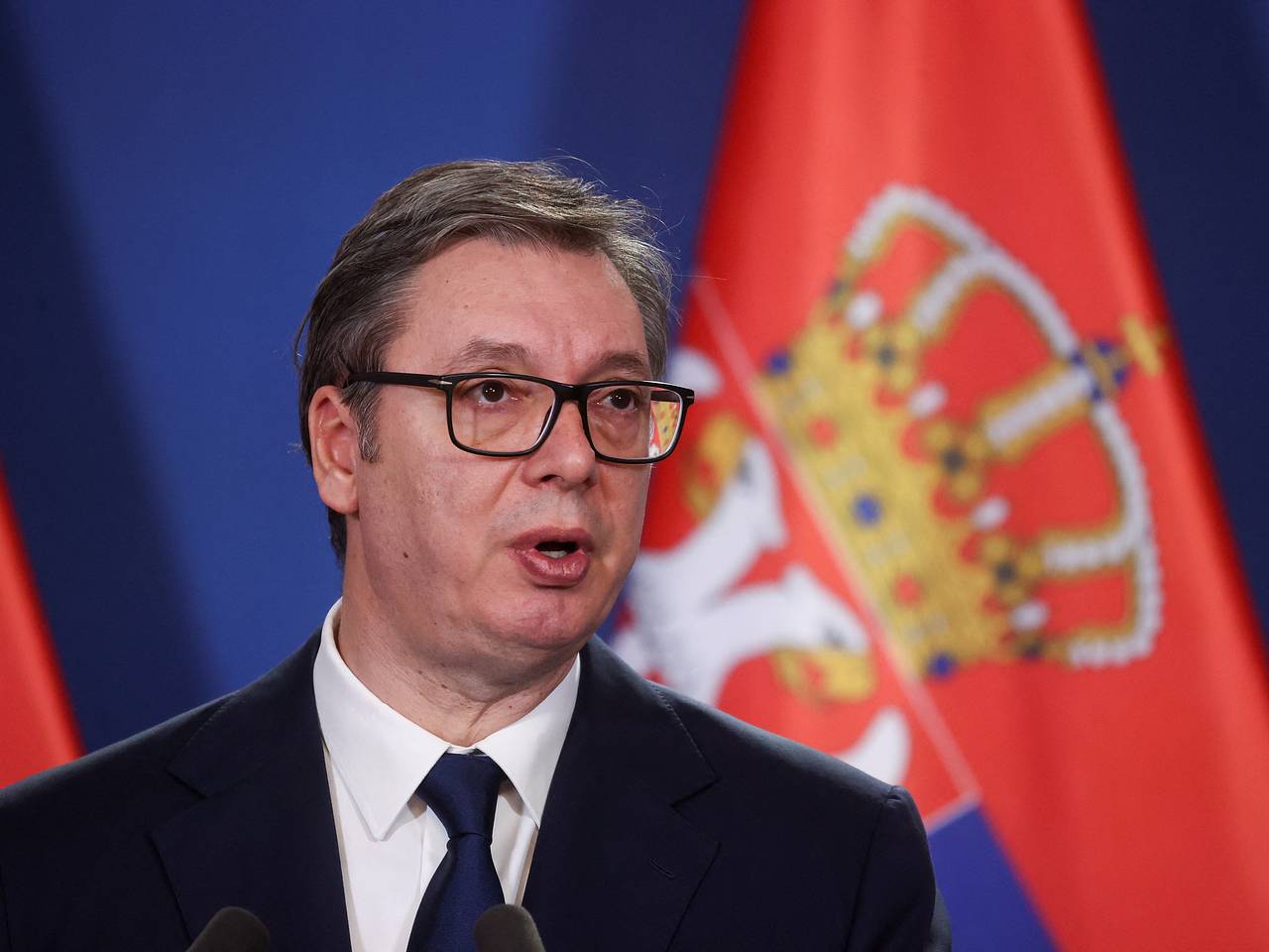 Две страны запретили перелет Вучича на парад Победы в Россию
