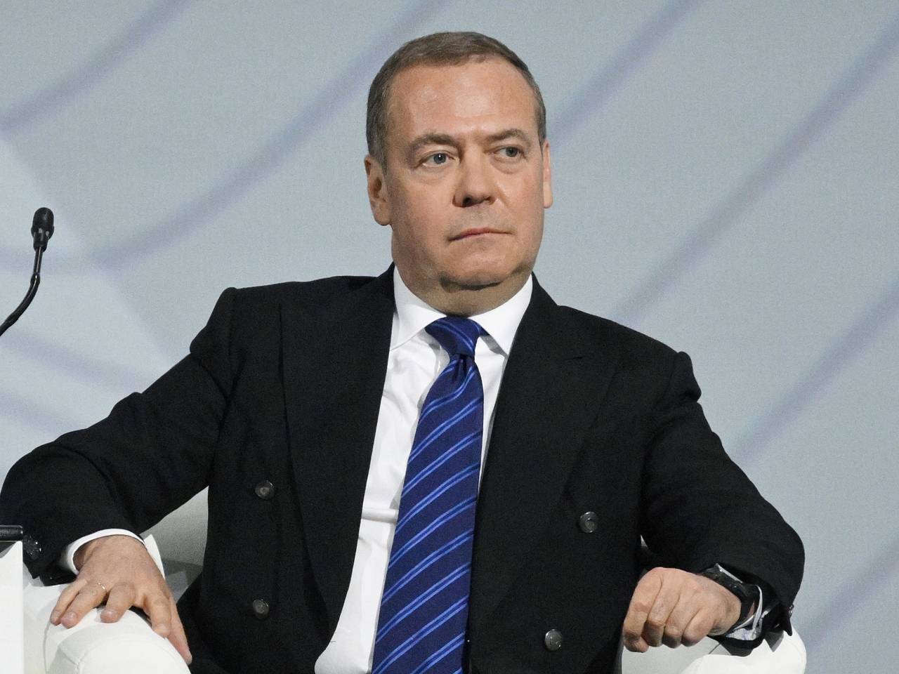 Медведев предрек крах экономики Германии