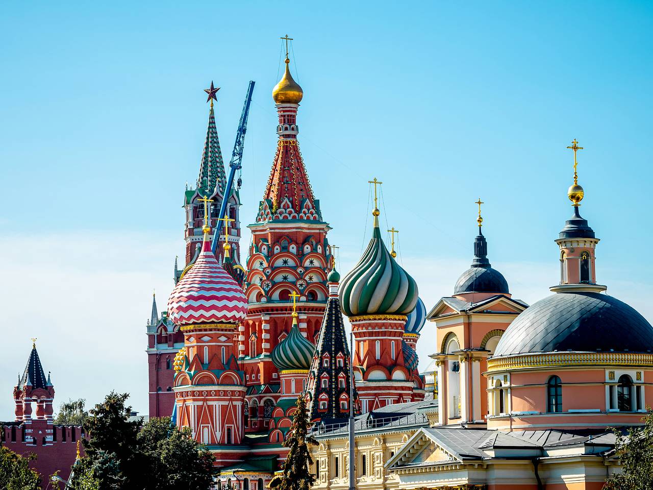 Лидер еще одной страны прилетел в Москву