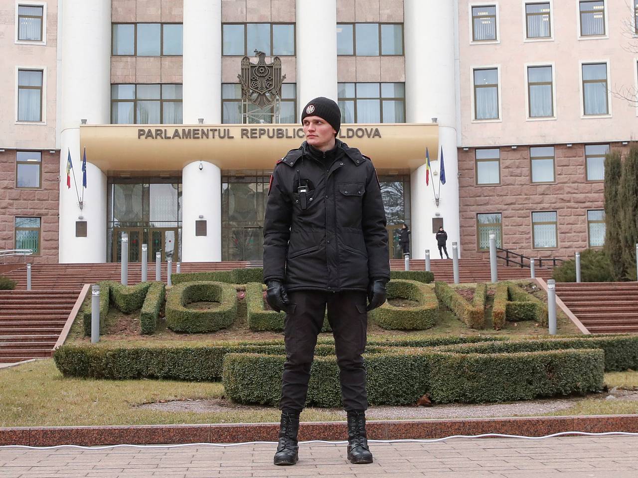 Депутаты покинули парламент Молдавии перед выступлением Санду
