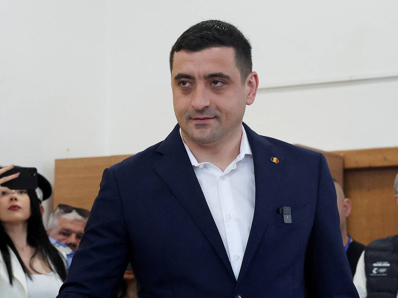 Оппозиционный кандидат победил на выборах в Румынии