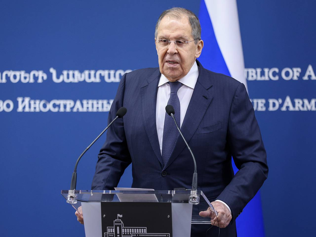 Лавров передал президенту Армении привет от Путина