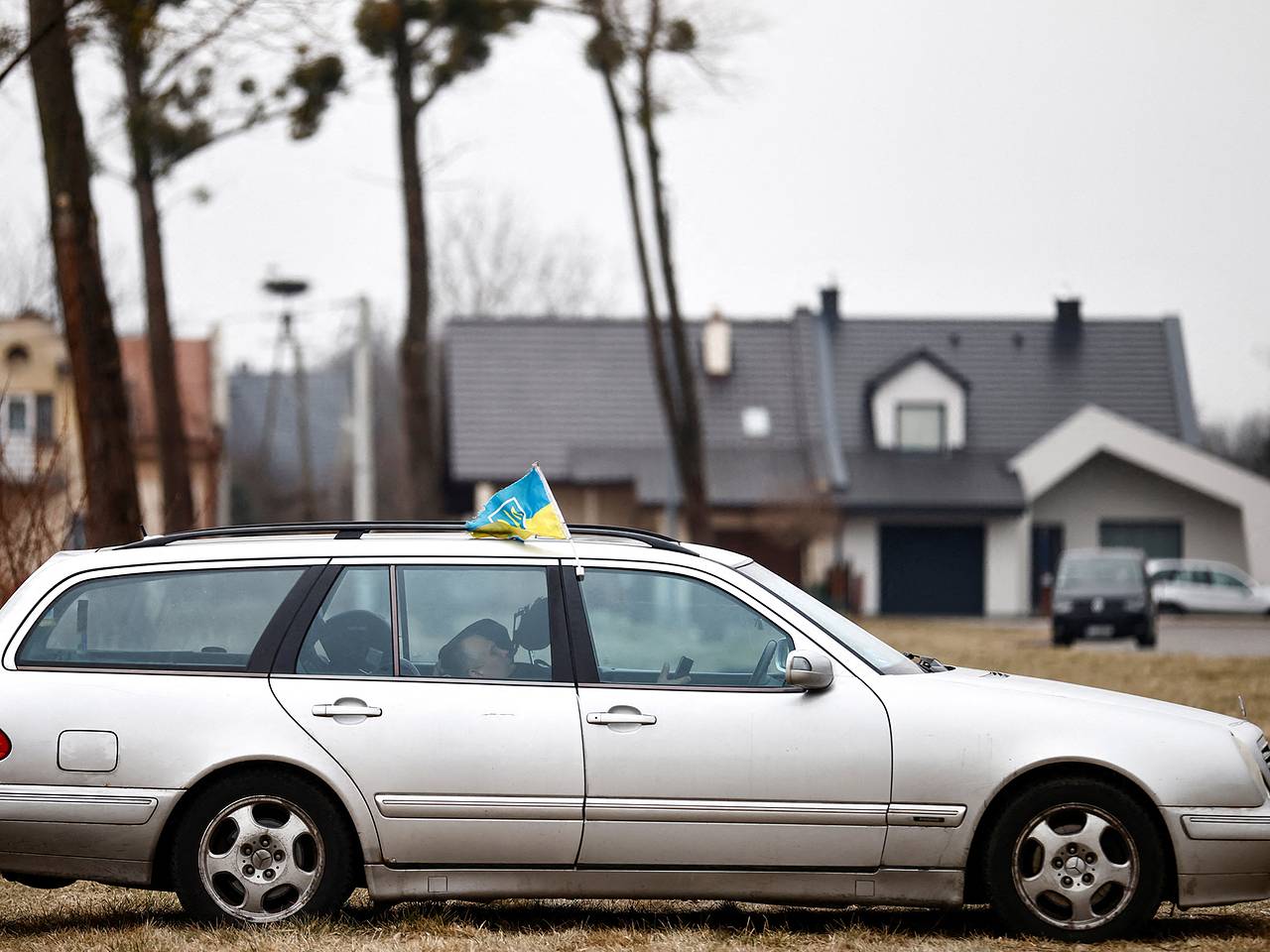 Беженцев с Украины обяжут перерегистрировать авто в Польше