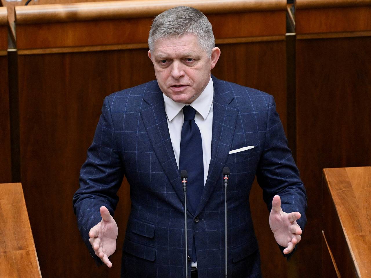 Польша пустила Фицо на парад Победы в Москве