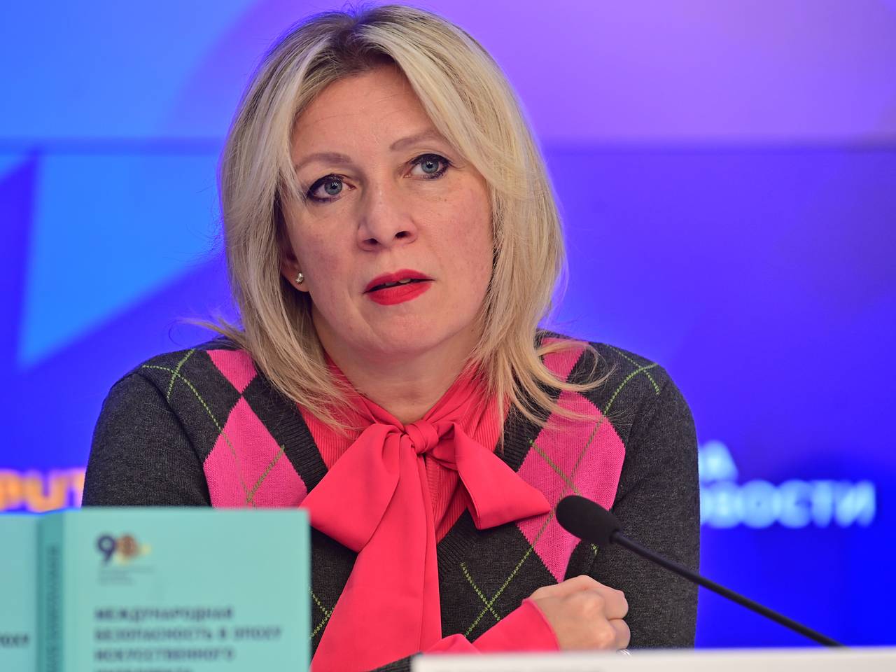 Захарова прокомментировала опубликованную Ермаком картинку с горящим Кремлем