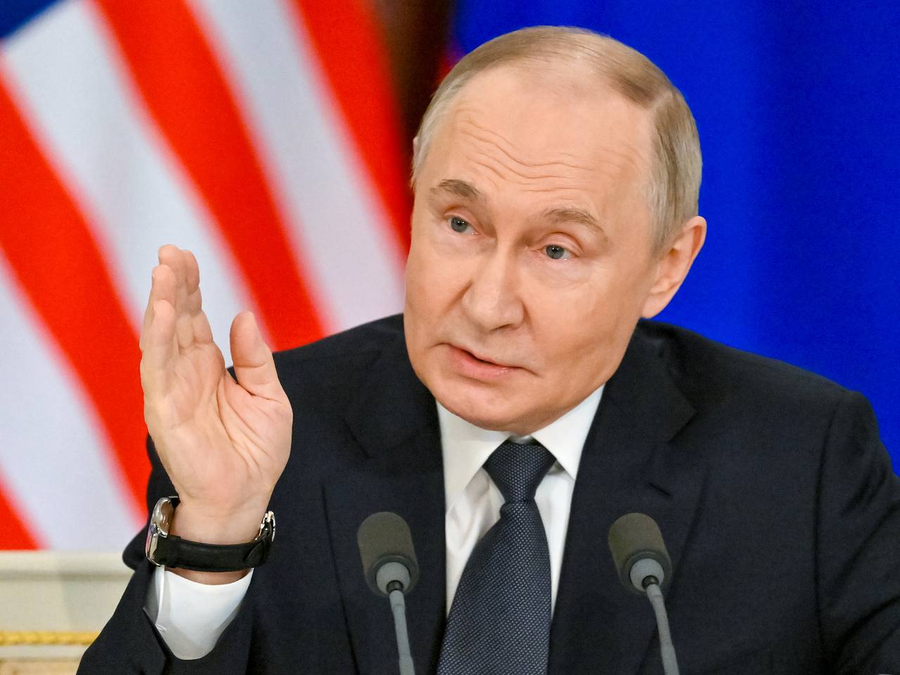 Путин загадал премьеру-министру Малайзии загадку про три трона