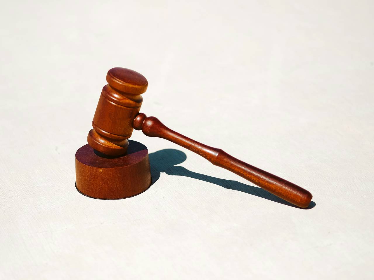 Обвиняемый в домогательствах прокурор МУС ушел в административный отпуск