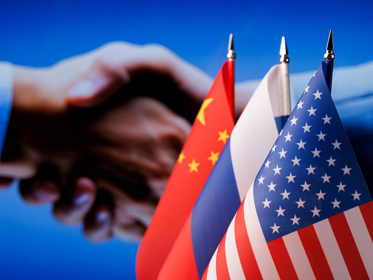 Экс-советник ЦРУ заявил об участии РФ, США и Китая в трехсторонней игре