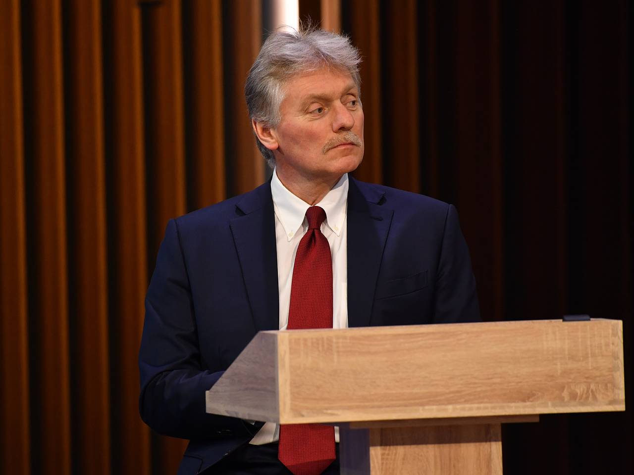 Песков назвал странными выборы в Румынии