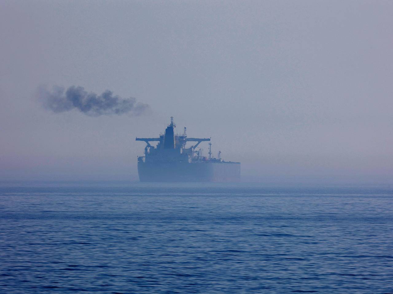 ВМС Эстонии попытались задержать направлявшийся в порт РФ танкер. Судно защитил истребитель Су-35