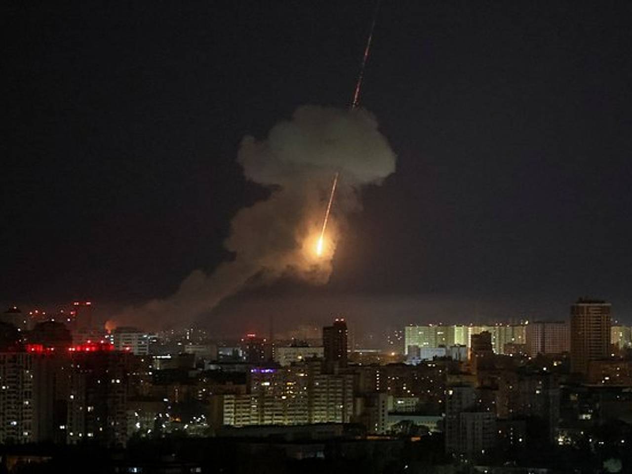 Стало известно об эвакуации украинской элиты из Киева