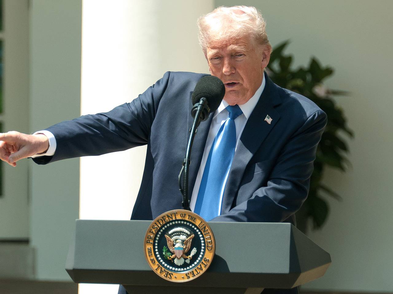 В США раскрыли причину недовольства Трампа уволенным советником