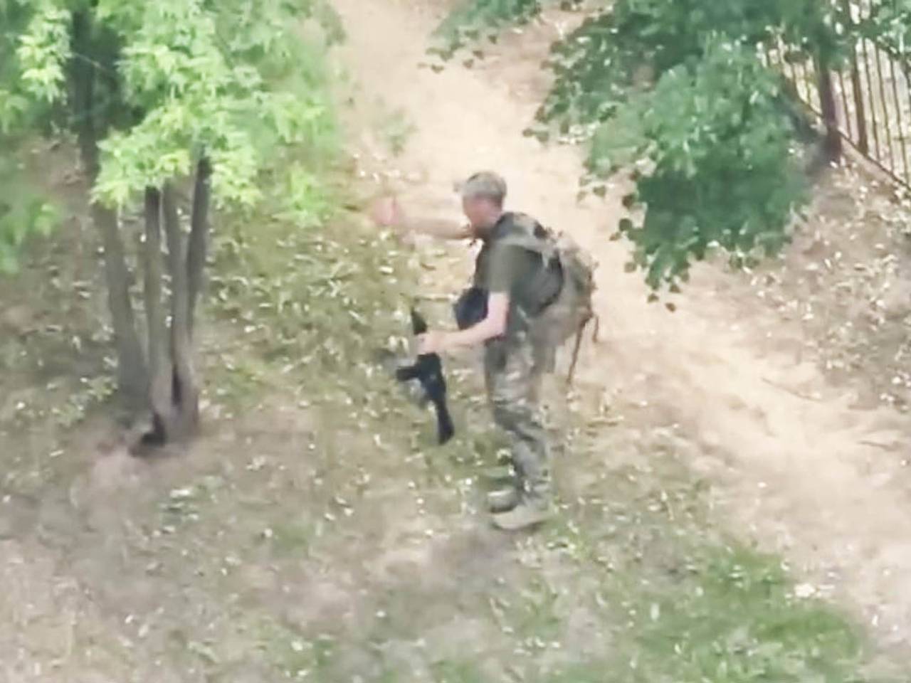 Боец ВСУ открыл огонь из автомата в центре Харькова