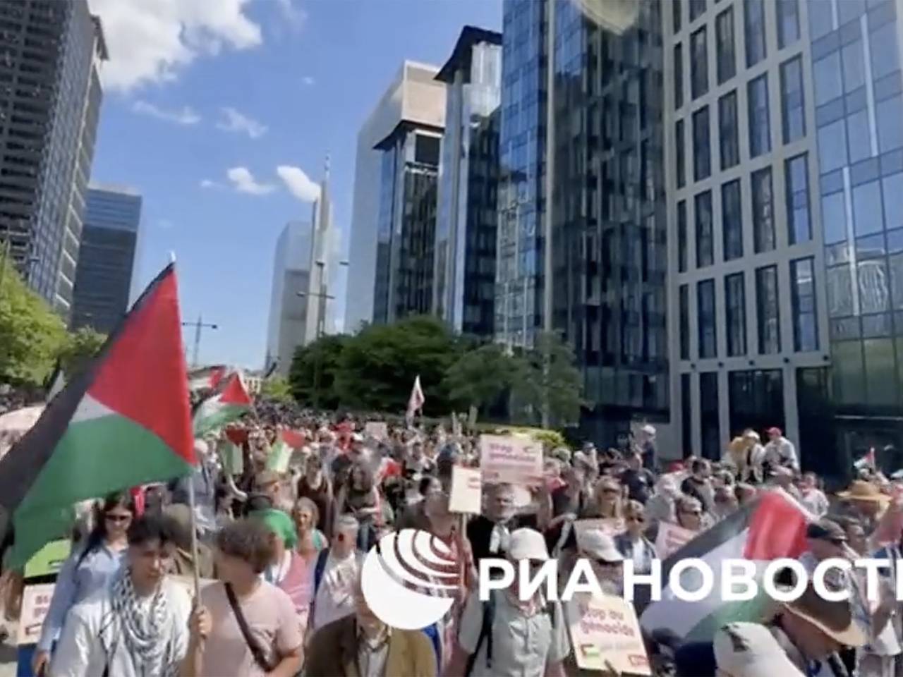 Десятки тысяч протестующих вышли на улицы европейской столицы