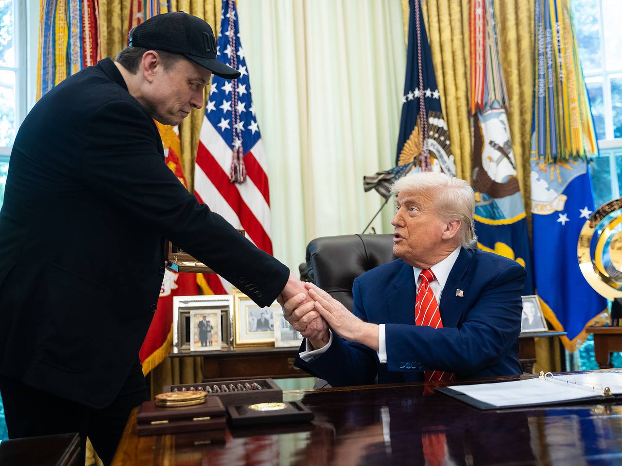 Трамп намекнул на новые планы Маска в администрации США словами «будет метаться туда-сюда»