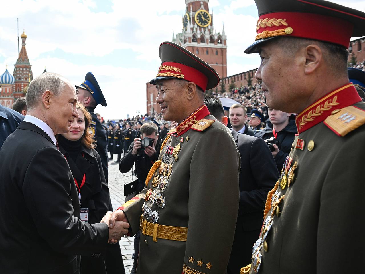 Названы имена побывавших на параде Победы в Москве генералов КНДР