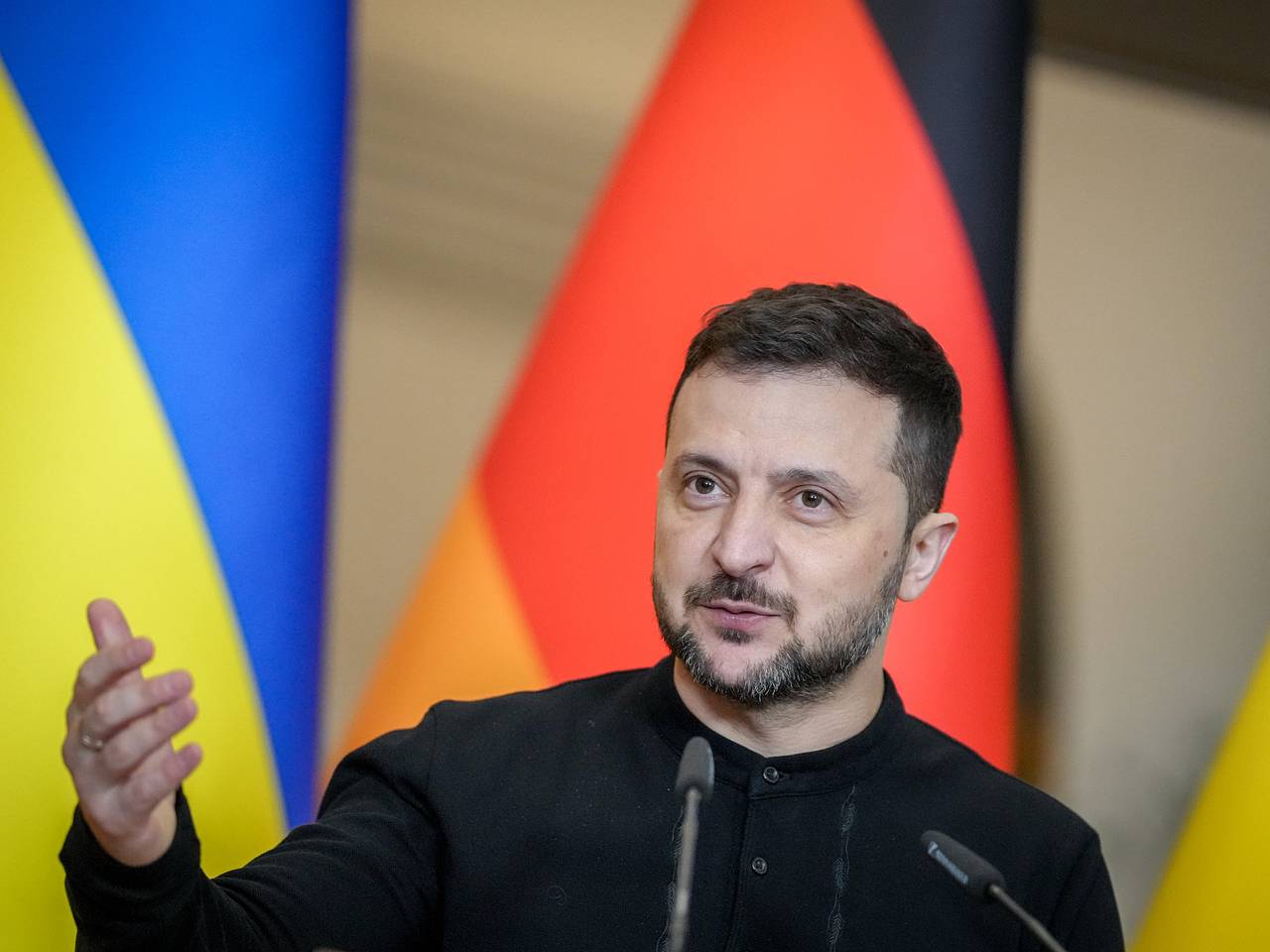 На Украине назвали три варианта действий Зеленского после разговора Трампа с Путиным
