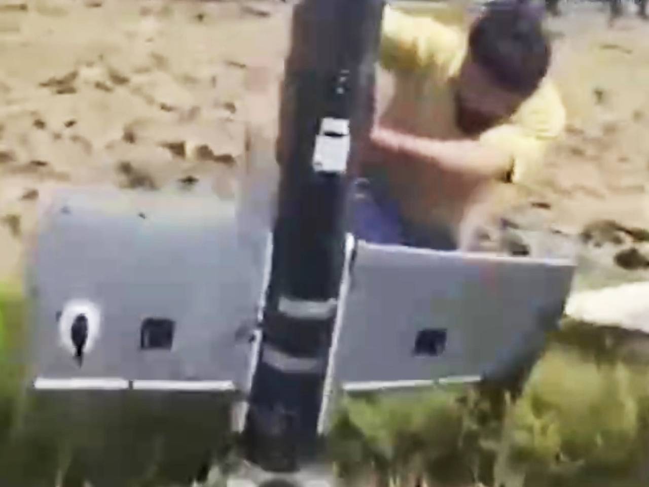 «Обезвреживание» дрона камнем и шлепками попало на видео