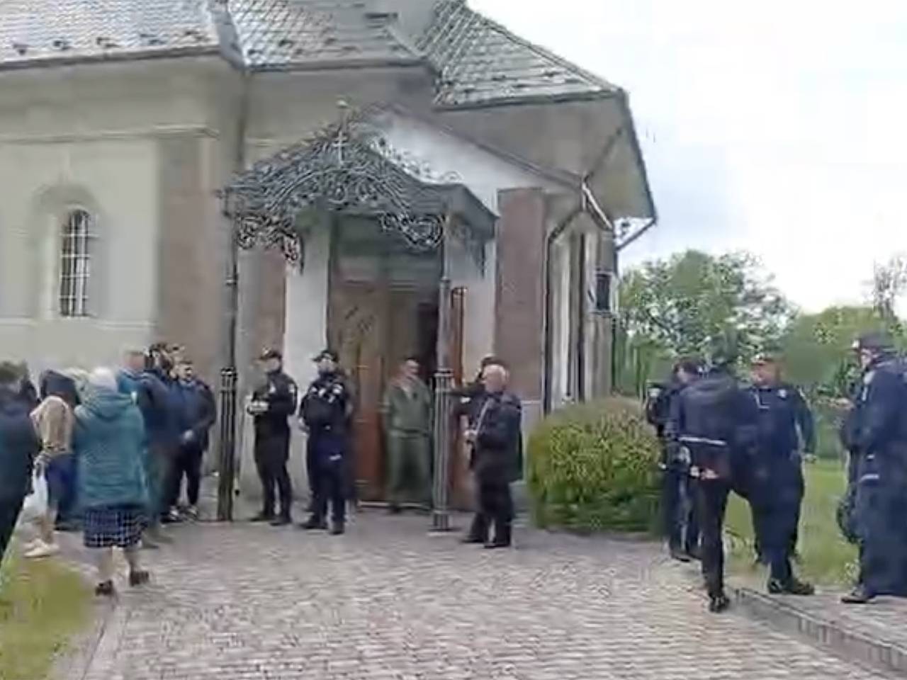 Представители ПЦУ захватили построенный на деньги императора Австрии храм УПЦ