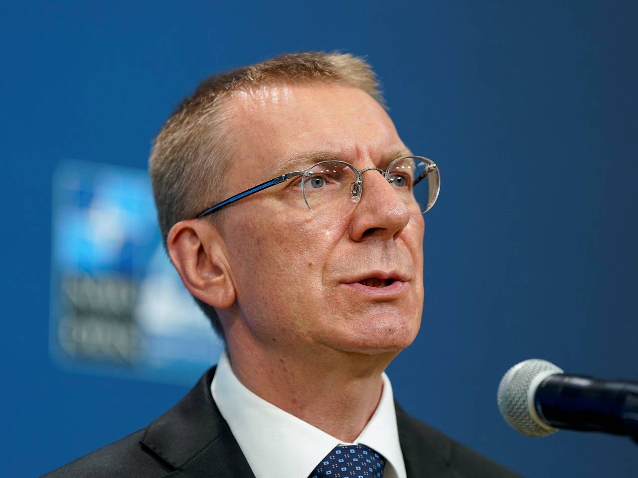 Президент Латвии утвердил выход из конвенции о запрете противопехотных мин