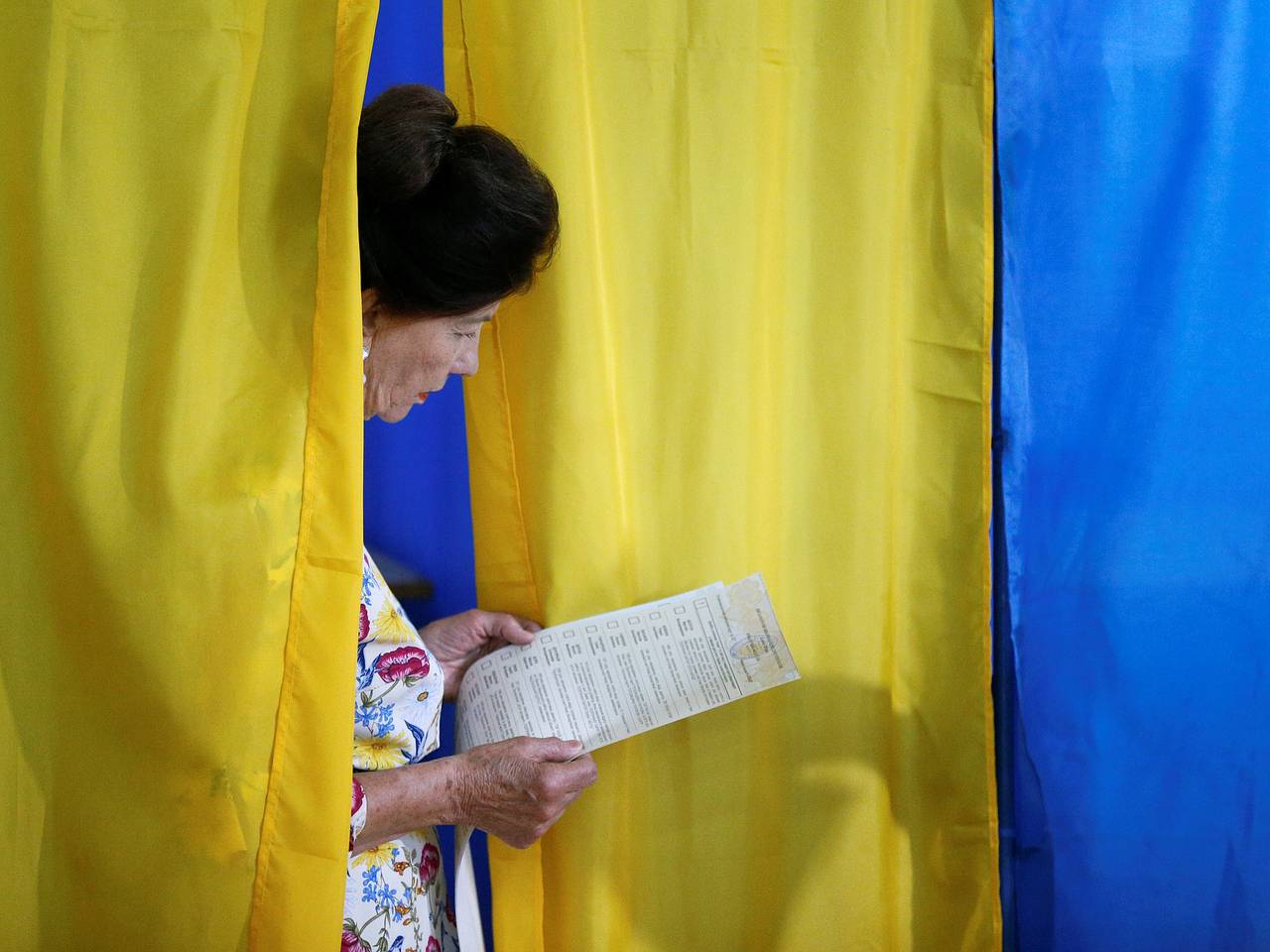 В Киеве захотели отрезать украинцев из Европы от голосования на выборах