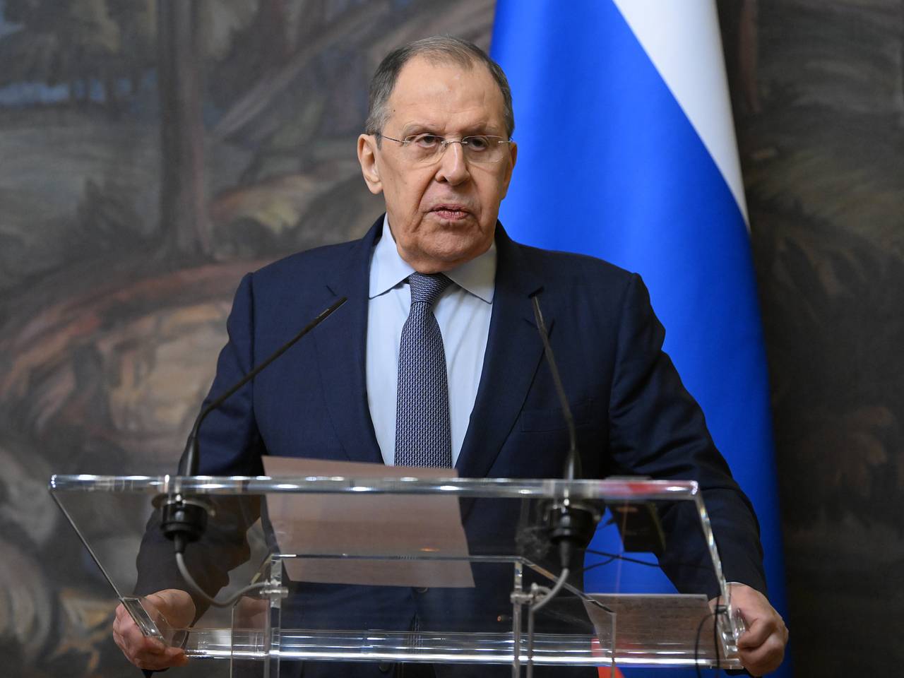 Лавров пожалел о необходимости работать вместо отдыха