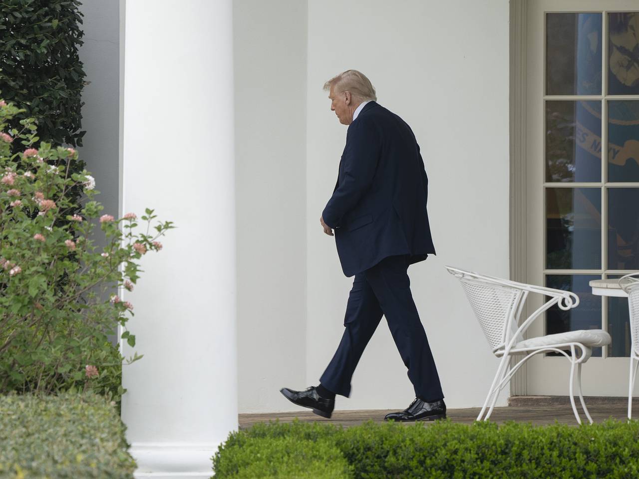 Мужчина попытался проникнуть в резиденцию Трампа для обсуждения с ним Евангелия