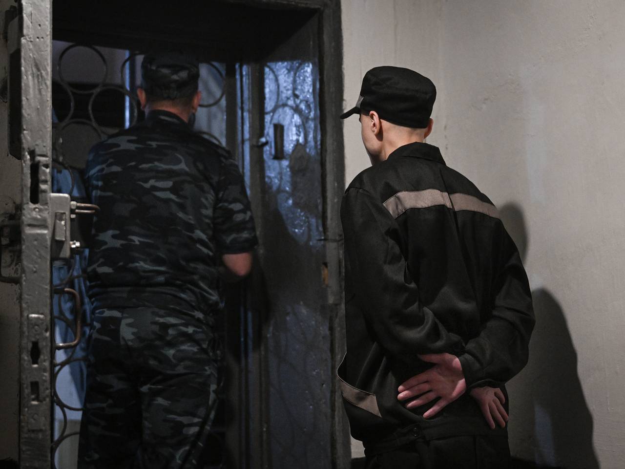 Украинский пленный рассказал о расстреле гражданских с белым флагом