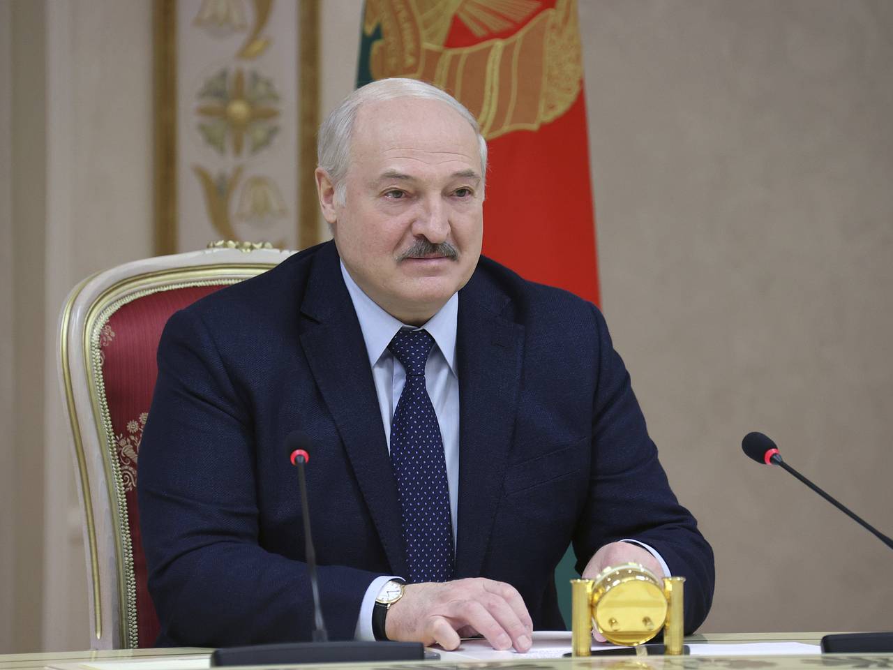 Лукашенко освободил 14 политзаключенных