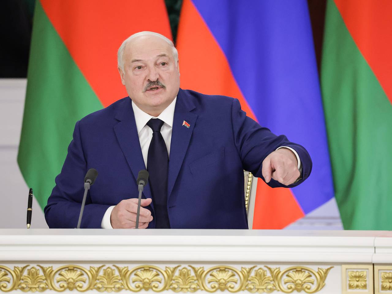 Лукашенко призвал мужиков молиться за власть
