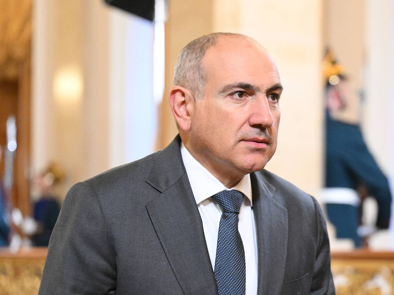 Пашинян заявил о намерении не прекращать присутствие российских войск в Армении