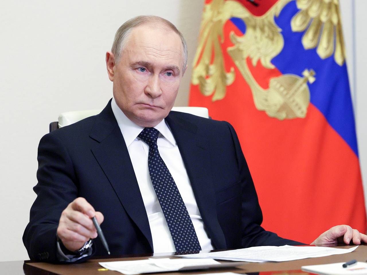 Путин предупредил Трампа о неизбежном ответе России на удары Киева. Американцев на Украине призвали запастись едой и лекарствами