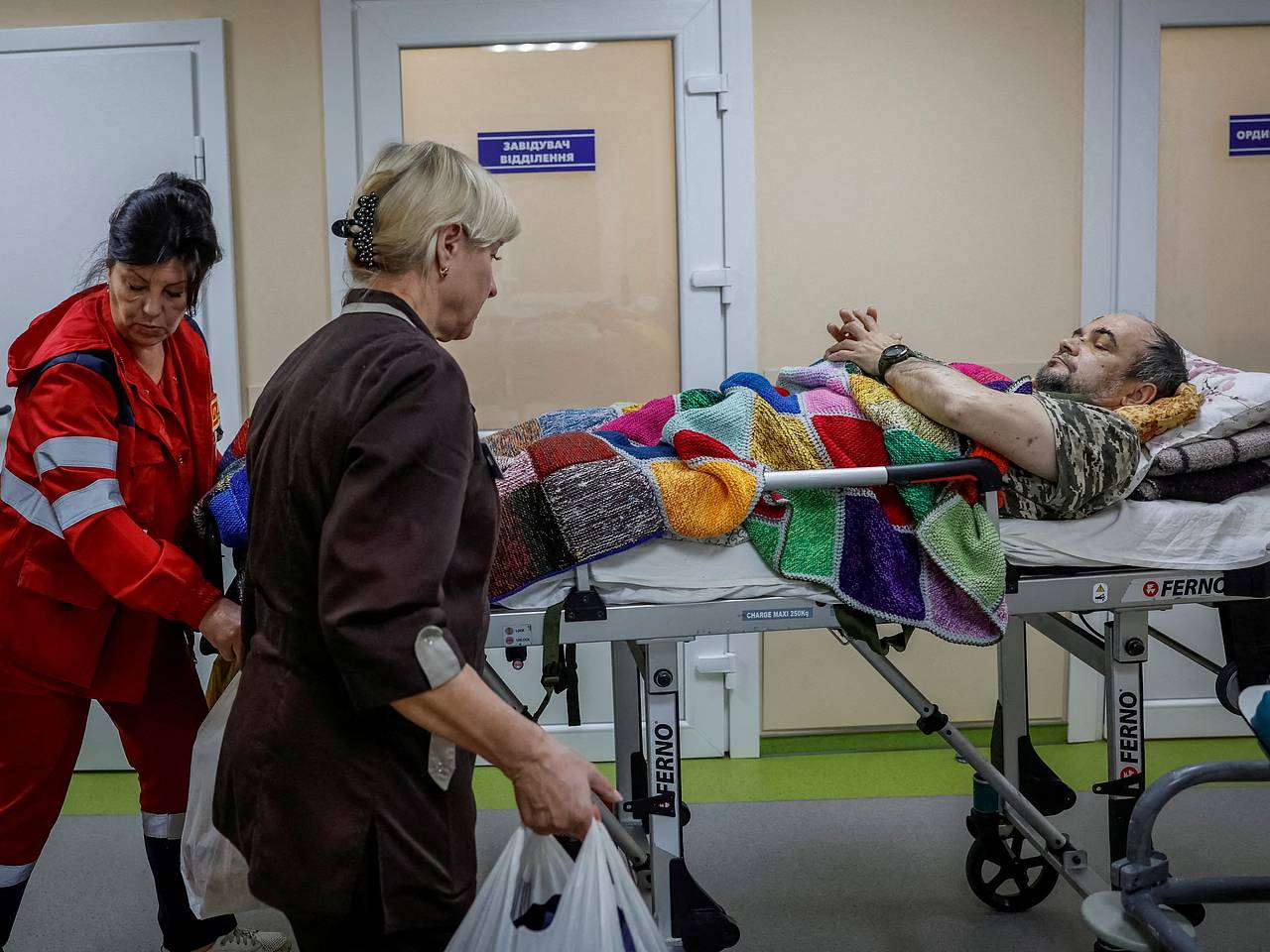 Солдаты ВСУ переполнили больницу в украинском городе