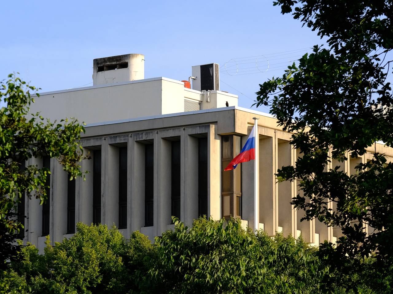 Посольство России словами де Голля ответило на скандал со Сталинградом во Франции
