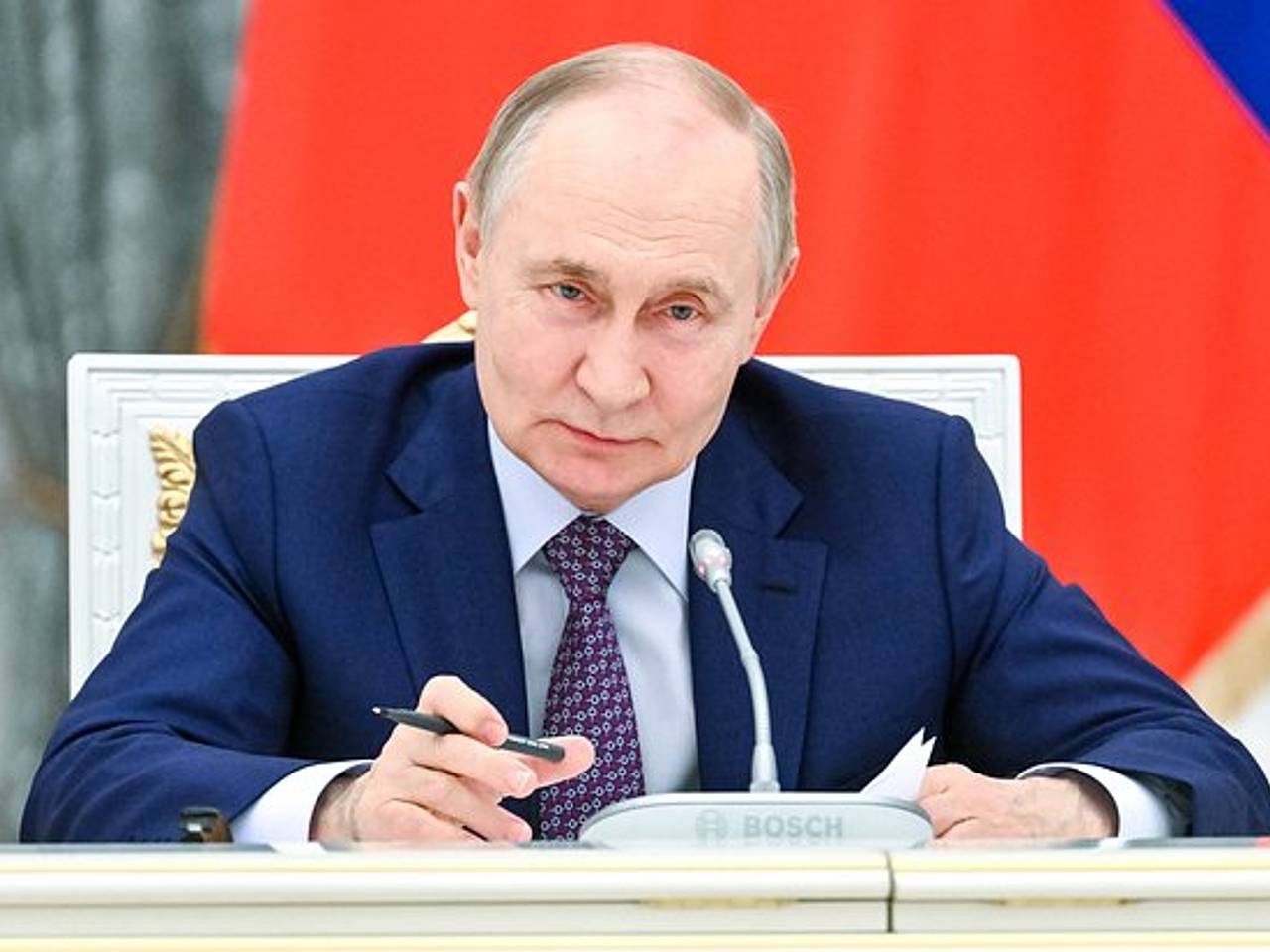 Боец в зоне СВО получил гитару с напутствием Путина