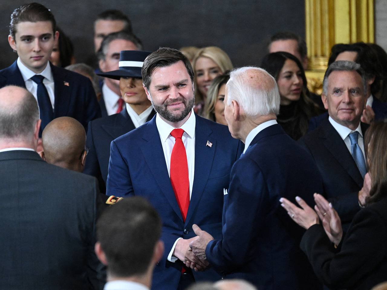 Вице-президент США назвал письмо якобы от Трампа Эпштейну чушью